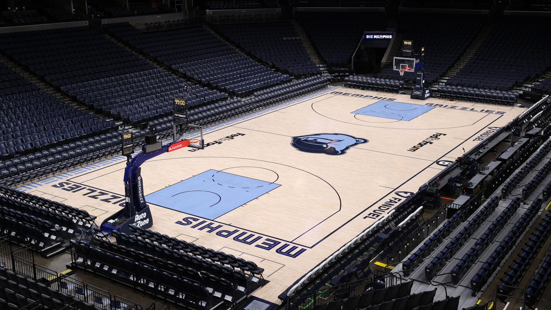 Grizzlies pool money to give team intern new car for Christmas